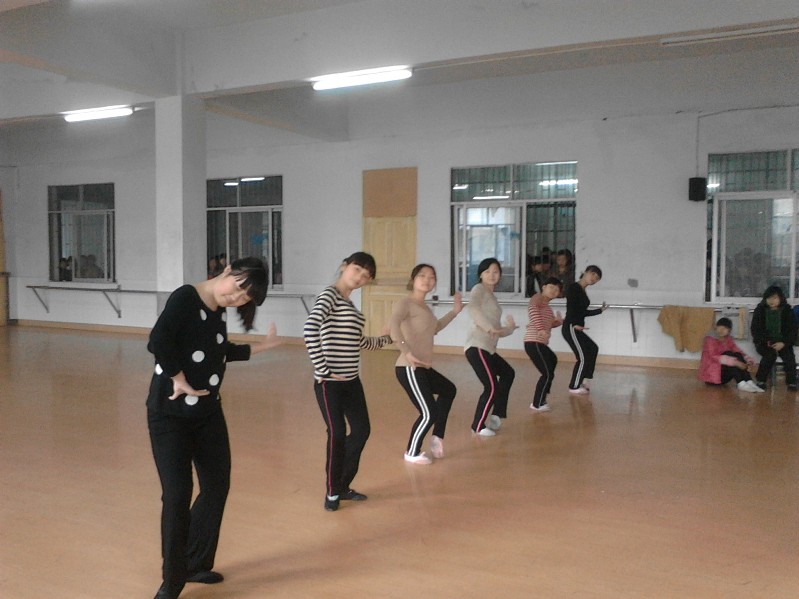 我校音樂組組織學(xué)前教育專業(yè)學(xué)生進(jìn)行技能測試