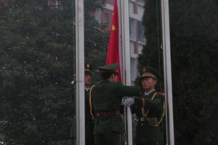 我校第19周升旗儀式成功舉行